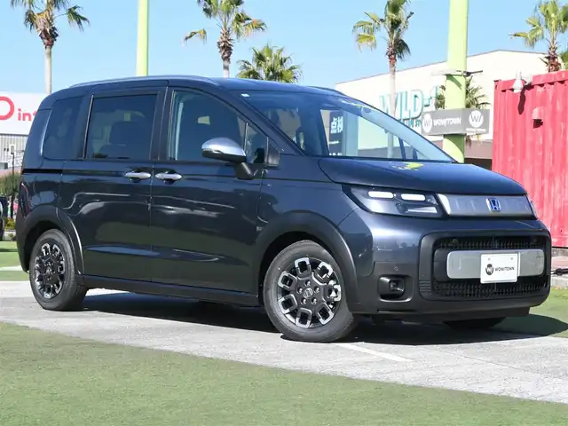 ホンダ フリード ハイブリット e:HEV クロスター 千葉県 2025(令7)年 0.1千km メテオロイドグレーメタリック e:HEV クロスター　2LE40D3　6人　9インチナビ　LXM-242ZFNI(207680円)/ホンダセンシング/・衝突軽減ブレーキ（CMBS）/・車線維持支援システム（LKAS）/・アダプティブクルーズコントロール（ACC）/・ブラインドスポットインフォメーション/・後方誤発進抑制機能/・誤発進抑制機能/両側パワースライドドア/ホンダコネクトナビ/地デジTV/【DVD/CD再生機能　Bluetooth接続】/【Apple CarPlay　Android Auto対応】/バックカメラ/革巻きステアリング/ステアリングスイッチ/LEDヘッドライト/ウインカーミラー/純正15インチアルミホイル/サイド/カーテンエアバッグ/Honda スマートキー