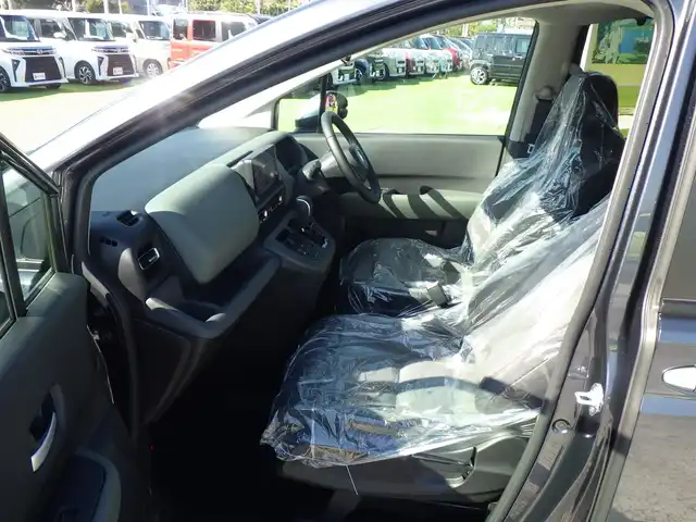 ホンダ フリード ハイブリット e:HEV クロスター 千葉県 2025(令7)年 0.1千km メテオロイドグレーメタリック e:HEV クロスター　2LE40D3　6人　9インチナビ　LXM-242ZFNI(207680円)/ホンダセンシング/・衝突軽減ブレーキ（CMBS）/・車線維持支援システム（LKAS）/・アダプティブクルーズコントロール（ACC）/・ブラインドスポットインフォメーション/・後方誤発進抑制機能/・誤発進抑制機能/両側パワースライドドア/ホンダコネクトナビ/地デジTV/【DVD/CD再生機能　Bluetooth接続】/【Apple CarPlay　Android Auto対応】/バックカメラ/革巻きステアリング/ステアリングスイッチ/LEDヘッドライト/ウインカーミラー/純正15インチアルミホイル/サイド/カーテンエアバッグ/Honda スマートキー