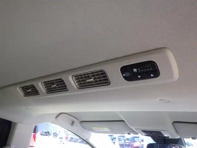 ホンダ フリード ハイブリット e:HEV クロスター 千葉県 2025(令7)年 0.1千km メテオロイドグレーメタリック e:HEV クロスター　2LE40D3　6人　9インチナビ　LXM-242ZFNI(207680円)/ホンダセンシング/・衝突軽減ブレーキ（CMBS）/・車線維持支援システム（LKAS）/・アダプティブクルーズコントロール（ACC）/・ブラインドスポットインフォメーション/・後方誤発進抑制機能/・誤発進抑制機能/両側パワースライドドア/ホンダコネクトナビ/地デジTV/【DVD/CD再生機能　Bluetooth接続】/【Apple CarPlay　Android Auto対応】/バックカメラ/革巻きステアリング/ステアリングスイッチ/LEDヘッドライト/ウインカーミラー/純正15インチアルミホイル/サイド/カーテンエアバッグ/Honda スマートキー