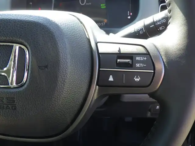 ホンダ フリード ハイブリット e:HEV クロスター 千葉県 2025(令7)年 0.1千km メテオロイドグレーメタリック e:HEV クロスター　2LE40D3　6人　9インチナビ　LXM-242ZFNI(207680円)/ホンダセンシング/・衝突軽減ブレーキ（CMBS）/・車線維持支援システム（LKAS）/・アダプティブクルーズコントロール（ACC）/・ブラインドスポットインフォメーション/・後方誤発進抑制機能/・誤発進抑制機能/両側パワースライドドア/ホンダコネクトナビ/地デジTV/【DVD/CD再生機能　Bluetooth接続】/【Apple CarPlay　Android Auto対応】/バックカメラ/革巻きステアリング/ステアリングスイッチ/LEDヘッドライト/ウインカーミラー/純正15インチアルミホイル/サイド/カーテンエアバッグ/Honda スマートキー