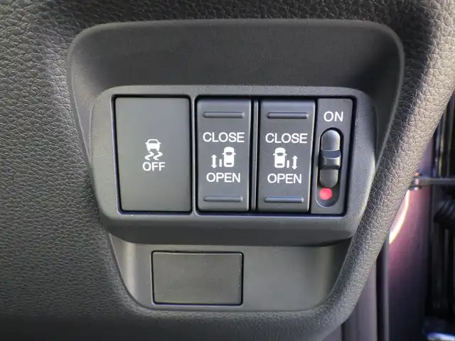 ホンダ フリード ハイブリット e:HEV クロスター 千葉県 2025(令7)年 0.1千km メテオロイドグレーメタリック e:HEV クロスター　2LE40D3　6人　9インチナビ　LXM-242ZFNI(207680円)/ホンダセンシング/・衝突軽減ブレーキ（CMBS）/・車線維持支援システム（LKAS）/・アダプティブクルーズコントロール（ACC）/・ブラインドスポットインフォメーション/・後方誤発進抑制機能/・誤発進抑制機能/両側パワースライドドア/ホンダコネクトナビ/地デジTV/【DVD/CD再生機能　Bluetooth接続】/【Apple CarPlay　Android Auto対応】/バックカメラ/革巻きステアリング/ステアリングスイッチ/LEDヘッドライト/ウインカーミラー/純正15インチアルミホイル/サイド/カーテンエアバッグ/Honda スマートキー