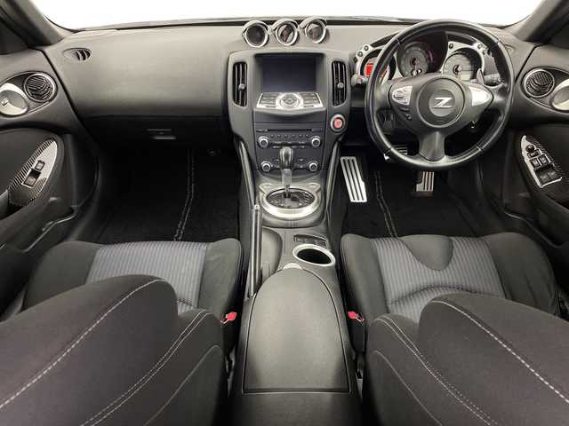 日産 フェアレディ Ｚ 新潟県 2009(平21)年 4.1万km ブレードシルバー 純正HDDナビ/フルセグ・CD・DVD/ビルトインETC/バックカメラ/スマートキー/MTモード付AT/革巻きステアリング/ステアリングスイッチ/パドルシフト/スノーモード/スポーツペダル/水温計/電圧/カーテンエアバック/オートエアコン/純正アルミホイール(R18)/純正フロアマット/ナビ取扱説明書