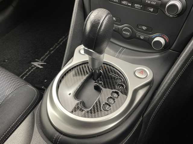 日産 フェアレディ Ｚ 新潟県 2009(平21)年 4.1万km ブレードシルバー 純正HDDナビ/フルセグ・CD・DVD/ビルトインETC/バックカメラ/スマートキー/MTモード付AT/革巻きステアリング/ステアリングスイッチ/パドルシフト/スノーモード/スポーツペダル/水温計/電圧/カーテンエアバック/オートエアコン/純正アルミホイール(R18)/純正フロアマット/ナビ取扱説明書