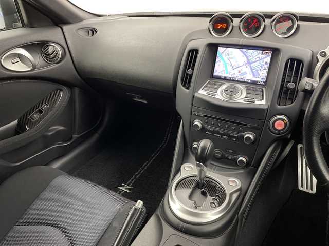 日産 フェアレディ Ｚ 新潟県 2009(平21)年 4.1万km ブレードシルバー 純正HDDナビ/フルセグ・CD・DVD/ビルトインETC/バックカメラ/スマートキー/MTモード付AT/革巻きステアリング/ステアリングスイッチ/パドルシフト/スノーモード/スポーツペダル/水温計/電圧/カーテンエアバック/オートエアコン/純正アルミホイール(R18)/純正フロアマット/ナビ取扱説明書