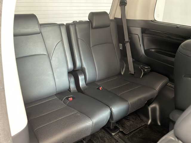 トヨタ アルファード S Cパッケージ 兵庫県 2019(平31)年 7万km ホワイトパールクリスタルシャイン ・純正ナビ&TV&CD&SD&BT&HDMI&USB/・バックカメラ/・モデリスタエアロ/・社外２０インチアルミホイール/・サンルーフ/・前後ドライブレコーダー/・革シート/・ビルトインETC/・運転席メモリー付きパワー/・前席パワーシート/・前席シートヒーター/・ベンチレーション/・2列目オットマン/・助手席オットマン/・ステアリングヒーター/・社外車高調/・電子パーキングブレーキ/・オートホールド/・横滑り防止装置/・ウッドコンビステアリング/・ステアリングスイッチ/・両側パワースライドドア/・パワーバックドア/・左右独立エアコン/・後席エアコン/・社外デジタルインナーミラー/・トヨタセーフティセンス/・レーンレーシングアシスト/・クリアランスソナー/・パーキングサポートブレーキ/・プリクラッシュセーフティ/・ロードサインアシスト/・レーダークルーズコントロール/・オートマチックハイビーム/・先行者発進告知/・自動防眩ミラー/・3眼LEDライト/・LEDフォグランプ/・シーケンシャルウィンカー/・オートワイパー/・オートライト/・フォグランプ/・ウインカーミラー/・ドアバイザー/・純正フロアマット