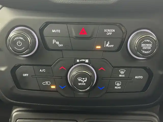 クライスラー・ジープ ジープ レネゲード ナイトイーグル 熊本県 2021(令3)年 3.5万km 青 ワンオーナー　/純正７インチオーディオ（ＡｐｐｌＣａｒＰｌａｙ・ＡｎｄｒｏｉｄＡｕｔｏ・ＵＳＢ・AUX・BT）/バックカメラ　/社外前後ドライブレコーダー　/レーダークルーズコントロール/ＥＴＣ　/衝突軽減ブレーキ/ブラインドスポットモニター/アイドリングストップ/パーキングアシスト/社外フロアマット/純正１８インチAW/オートライト/フォグライト/スマートキー/プッシュスタート/スペアキー1本/保証書/取扱説明書