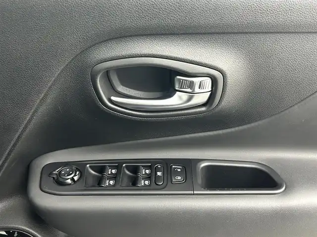 クライスラー・ジープ ジープ レネゲード ナイトイーグル 熊本県 2021(令3)年 3.5万km 青 ワンオーナー　/純正７インチオーディオ（ＡｐｐｌＣａｒＰｌａｙ・ＡｎｄｒｏｉｄＡｕｔｏ・ＵＳＢ・AUX・BT）/バックカメラ　/社外前後ドライブレコーダー　/レーダークルーズコントロール/ＥＴＣ　/衝突軽減ブレーキ/ブラインドスポットモニター/アイドリングストップ/パーキングアシスト/社外フロアマット/純正１８インチAW/オートライト/フォグライト/スマートキー/プッシュスタート/スペアキー1本/保証書/取扱説明書