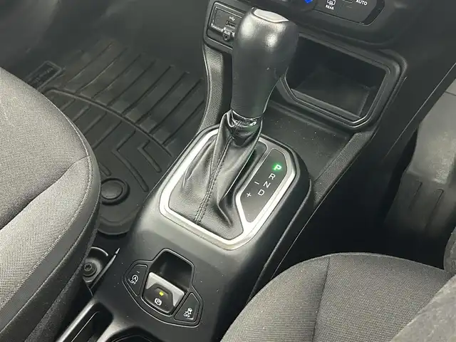 クライスラー・ジープ ジープ レネゲード ナイトイーグル 熊本県 2021(令3)年 3.5万km 青 ワンオーナー　/純正７インチオーディオ（ＡｐｐｌＣａｒＰｌａｙ・ＡｎｄｒｏｉｄＡｕｔｏ・ＵＳＢ・AUX・BT）/バックカメラ　/社外前後ドライブレコーダー　/レーダークルーズコントロール/ＥＴＣ　/衝突軽減ブレーキ/ブラインドスポットモニター/アイドリングストップ/パーキングアシスト/社外フロアマット/純正１８インチAW/オートライト/フォグライト/スマートキー/プッシュスタート/スペアキー1本/保証書/取扱説明書