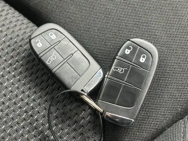 クライスラー・ジープ ジープ レネゲード ナイトイーグル 熊本県 2021(令3)年 3.5万km 青 ワンオーナー　/純正７インチオーディオ（ＡｐｐｌＣａｒＰｌａｙ・ＡｎｄｒｏｉｄＡｕｔｏ・ＵＳＢ・AUX・BT）/バックカメラ　/社外前後ドライブレコーダー　/レーダークルーズコントロール/ＥＴＣ　/衝突軽減ブレーキ/ブラインドスポットモニター/アイドリングストップ/パーキングアシスト/社外フロアマット/純正１８インチAW/オートライト/フォグライト/スマートキー/プッシュスタート/スペアキー1本/保証書/取扱説明書