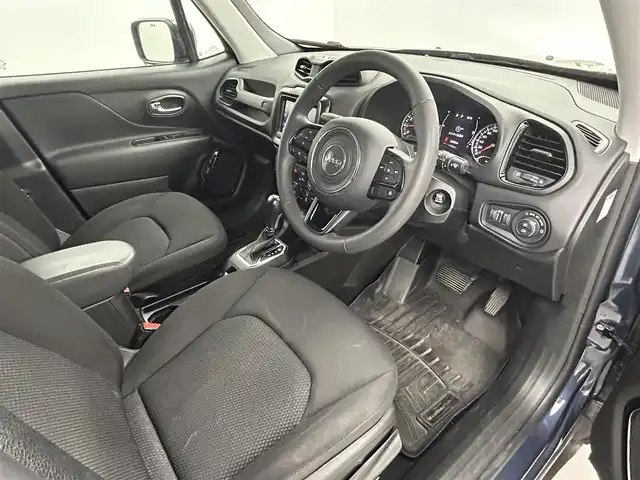 クライスラー・ジープ ジープ レネゲード ナイトイーグル 熊本県 2021(令3)年 3.5万km 青 ワンオーナー　/純正７インチオーディオ（ＡｐｐｌＣａｒＰｌａｙ・ＡｎｄｒｏｉｄＡｕｔｏ・ＵＳＢ・AUX・BT）/バックカメラ　/社外前後ドライブレコーダー　/レーダークルーズコントロール/ＥＴＣ　/衝突軽減ブレーキ/ブラインドスポットモニター/アイドリングストップ/パーキングアシスト/社外フロアマット/純正１８インチAW/オートライト/フォグライト/スマートキー/プッシュスタート/スペアキー1本/保証書/取扱説明書