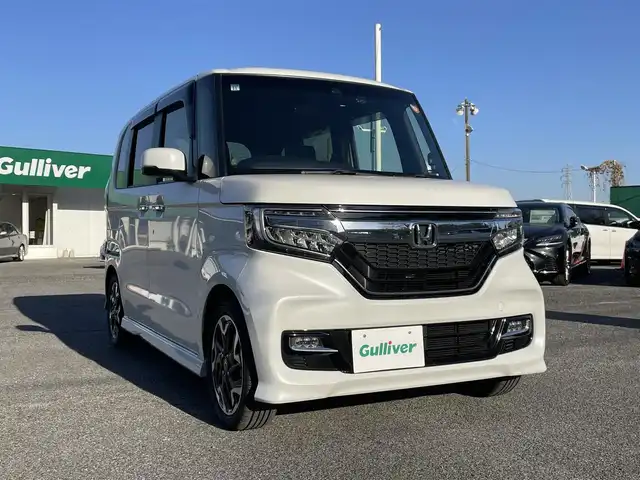 ホンダ Ｎ ＢＯＸ カスタム G L ターボ ホンダセンシング 千葉県 2019(令1)年 1.3万km プラチナホワイトパール ホンダセンシング/・衝突軽減ブレーキ/・レーンキープアシスト/・アダプティブクルーズコントロール/・オートマチックハイビーム/純正8インチSDナビ【VXU-207NBi】/・CD/DVD/MSV/Bluetooth/フルセグ/バックカメラ/ハーフレザーシート/前席シートヒーター/スマートキー/パドルシフト/純正LEDヘッドライト/フォグランプ/純正15インチアルミホイール/社外ドライブレコーダー/ビルトインETC/本革巻きステアリング/ドアバイザー/サイド＆カーテンエアバッグ/新車時保証書＆取扱説明書