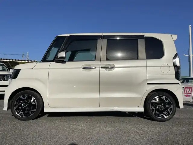 ホンダ Ｎ ＢＯＸ カスタム G L ターボ ホンダセンシング 千葉県 2019(令1)年 1.3万km プラチナホワイトパール ホンダセンシング/・衝突軽減ブレーキ/・レーンキープアシスト/・アダプティブクルーズコントロール/・オートマチックハイビーム/純正8インチSDナビ【VXU-207NBi】/・CD/DVD/MSV/Bluetooth/フルセグ/バックカメラ/ハーフレザーシート/前席シートヒーター/スマートキー/パドルシフト/純正LEDヘッドライト/フォグランプ/純正15インチアルミホイール/社外ドライブレコーダー/ビルトインETC/本革巻きステアリング/ドアバイザー/サイド＆カーテンエアバッグ/新車時保証書＆取扱説明書