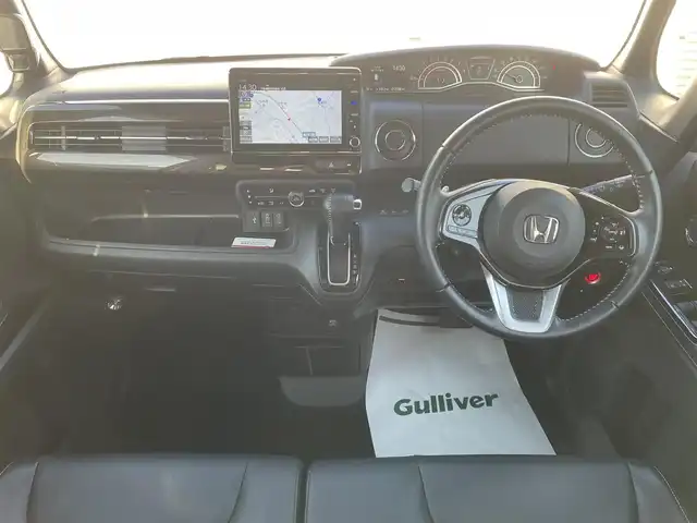 ホンダ Ｎ ＢＯＸ カスタム G L ターボ ホンダセンシング 千葉県 2019(令1)年 1.3万km プラチナホワイトパール ホンダセンシング/・衝突軽減ブレーキ/・レーンキープアシスト/・アダプティブクルーズコントロール/・オートマチックハイビーム/純正8インチSDナビ【VXU-207NBi】/・CD/DVD/MSV/Bluetooth/フルセグ/バックカメラ/ハーフレザーシート/前席シートヒーター/スマートキー/パドルシフト/純正LEDヘッドライト/フォグランプ/純正15インチアルミホイール/社外ドライブレコーダー/ビルトインETC/本革巻きステアリング/ドアバイザー/サイド＆カーテンエアバッグ/新車時保証書＆取扱説明書