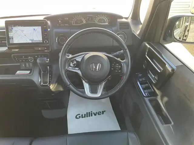 ホンダ Ｎ ＢＯＸ カスタム G L ターボ ホンダセンシング 千葉県 2019(令1)年 1.3万km プラチナホワイトパール ホンダセンシング/・衝突軽減ブレーキ/・レーンキープアシスト/・アダプティブクルーズコントロール/・オートマチックハイビーム/純正8インチSDナビ【VXU-207NBi】/・CD/DVD/MSV/Bluetooth/フルセグ/バックカメラ/ハーフレザーシート/前席シートヒーター/スマートキー/パドルシフト/純正LEDヘッドライト/フォグランプ/純正15インチアルミホイール/社外ドライブレコーダー/ビルトインETC/本革巻きステアリング/ドアバイザー/サイド＆カーテンエアバッグ/新車時保証書＆取扱説明書