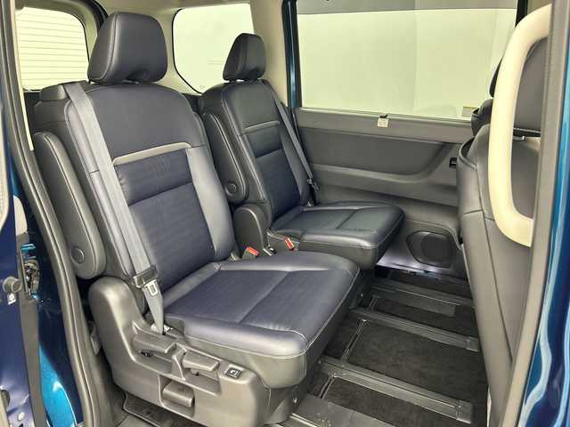 日産 セレナ e－パワー ルキシオン 三重県 2023(令5)年 0.8万km ミディアムブルーメタリック /禁煙車//純正12.3インチnissanコネクトナビ//アラウンドビューモニター//プロパイロット//プロパイロットパーキング//フロントダイナミックパック//フロントグリルイルミネーション//フロントバンパーイルミネーション//フロントプロテクター//ハンズフリー機能付き両側パワースライドドア//ワイヤレス充電//100V電源//エマージェンシーブレーキ//衝突軽減ブレーキ//レーンキープアシスト//レーダークルーズコントロール//ブラインドスポットモニター//前後コーナーセンサー//インテリジェントスマートルームミラー//純正前後ドライブレコーダー//1列目、2列目シートヒーター//ステアリングヒーター//合皮シート//純正ビルトインETC2.0