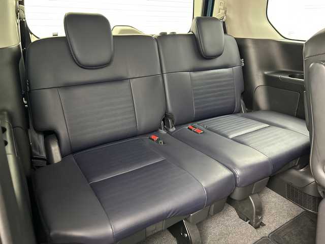 日産 セレナ e－パワー ルキシオン 三重県 2023(令5)年 0.8万km ミディアムブルーメタリック /禁煙車//純正12.3インチnissanコネクトナビ//アラウンドビューモニター//プロパイロット//プロパイロットパーキング//フロントダイナミックパック//フロントグリルイルミネーション//フロントバンパーイルミネーション//フロントプロテクター//ハンズフリー機能付き両側パワースライドドア//ワイヤレス充電//100V電源//エマージェンシーブレーキ//衝突軽減ブレーキ//レーンキープアシスト//レーダークルーズコントロール//ブラインドスポットモニター//前後コーナーセンサー//インテリジェントスマートルームミラー//純正前後ドライブレコーダー//1列目、2列目シートヒーター//ステアリングヒーター//合皮シート//純正ビルトインETC2.0