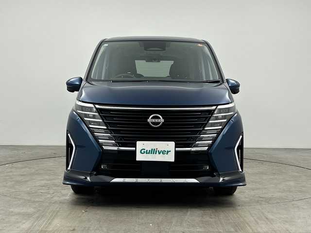 日産 セレナ e－パワー ルキシオン 三重県 2023(令5)年 0.8万km ミディアムブルーメタリック /禁煙車//純正12.3インチnissanコネクトナビ//アラウンドビューモニター//プロパイロット//プロパイロットパーキング//フロントダイナミックパック//フロントグリルイルミネーション//フロントバンパーイルミネーション//フロントプロテクター//ハンズフリー機能付き両側パワースライドドア//ワイヤレス充電//100V電源//エマージェンシーブレーキ//衝突軽減ブレーキ//レーンキープアシスト//レーダークルーズコントロール//ブラインドスポットモニター//前後コーナーセンサー//インテリジェントスマートルームミラー//純正前後ドライブレコーダー//1列目、2列目シートヒーター//ステアリングヒーター//合皮シート//純正ビルトインETC2.0