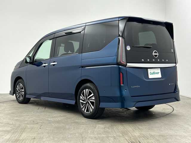 日産 セレナ e－パワー ルキシオン 三重県 2023(令5)年 0.8万km ミディアムブルーメタリック /禁煙車//純正12.3インチnissanコネクトナビ//アラウンドビューモニター//プロパイロット//プロパイロットパーキング//フロントダイナミックパック//フロントグリルイルミネーション//フロントバンパーイルミネーション//フロントプロテクター//ハンズフリー機能付き両側パワースライドドア//ワイヤレス充電//100V電源//エマージェンシーブレーキ//衝突軽減ブレーキ//レーンキープアシスト//レーダークルーズコントロール//ブラインドスポットモニター//前後コーナーセンサー//インテリジェントスマートルームミラー//純正前後ドライブレコーダー//1列目、2列目シートヒーター//ステアリングヒーター//合皮シート//純正ビルトインETC2.0