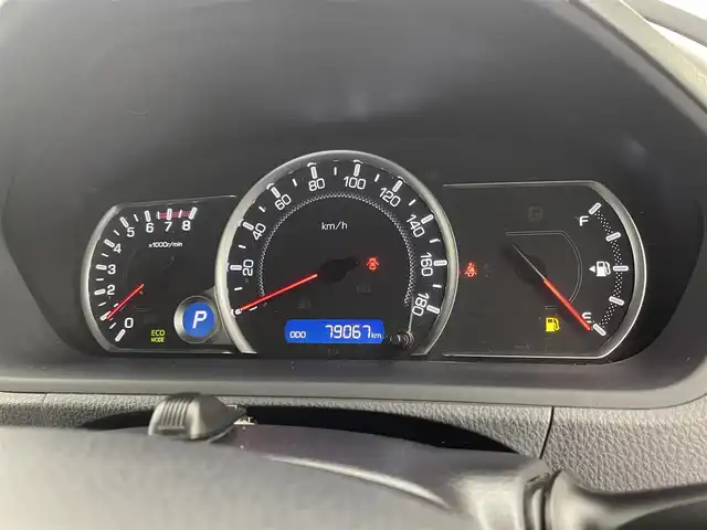 トヨタ ヴォクシー ZS 煌 宮城県 2016(平28)年 7.9万km アイスチタニウムマイカメタリック 純正フリップダウンモニター/両側パワースライドドア/トヨタセーフティセンス/・プリクラッシュセーフティ/・レーントレーシングアシスト/・オートハイビーム/純正ナビ/・CD・DVD・BT・SD/フルセグTV/バックカメラ/LEDヘッドライト/フォグライト/前後ドライブレコーダー/ビルドインETC/後席オートエアコン/8スピーカー/革巻きステアリング/ステアリングスイッチ/純正16インチアルミホイール/純正ドアバイザー/ロールサンシェード/アイドリングストップ/横滑り防止装置/プッシュスタート/スマートキー/電動格納ミラー/スペアキー×1