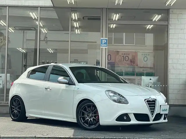 アルファロメオ ジュリエッタ クアドリフォリオ ヴェルデ 愛知県 2012(平24)年 11.5万km 白 /当店買取/禁煙//黒革シート/前席Pシート//1800cc/ターボ//社外マフラー/社外ローダウンサス/社外AW//HID/Aライト//リアスポ//BOSEサウンド//純正フロアマット//社外ナビ/HDD/CD/DVD/Bluetooth/USB//スペアキー1
