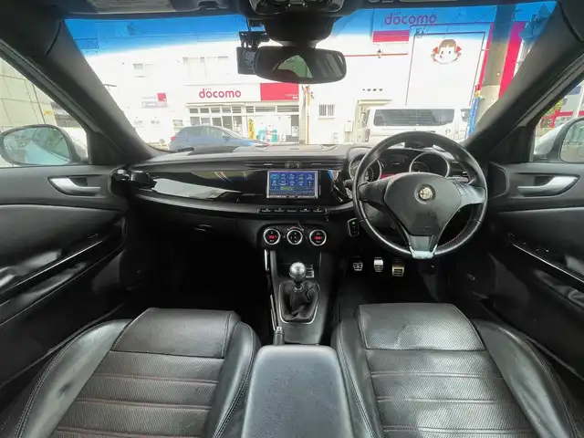 アルファロメオ ジュリエッタ クアドリフォリオ ヴェルデ 愛知県 2012(平24)年 11.5万km 白 /当店買取/禁煙//黒革シート/前席Pシート//1800cc/ターボ//社外マフラー/社外ローダウンサス/社外AW//HID/Aライト//リアスポ//BOSEサウンド//純正フロアマット//社外ナビ/HDD/CD/DVD/Bluetooth/USB//スペアキー1