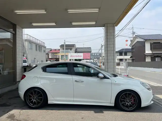 アルファロメオ ジュリエッタ クアドリフォリオ ヴェルデ 愛知県 2012(平24)年 11.5万km 白 /当店買取/禁煙//黒革シート/前席Pシート//1800cc/ターボ//社外マフラー/社外ローダウンサス/社外AW//HID/Aライト//リアスポ//BOSEサウンド//純正フロアマット//社外ナビ/HDD/CD/DVD/Bluetooth/USB//スペアキー1