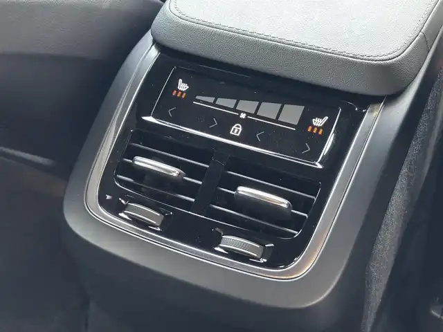 ボルボ ボルボ ＸＣ９０ B6 AWD インスクリプション 山梨県 2022(令4)年 0.8万km グレーＭ ワンオーナー/純正ナビ/　（フルセグTV/BT/AppleCarPlay/AndroidAuto）/360°カメラ/harman/kardon/インテリセーフ/LKA/BLIS/ACC/HUD/黒革/シートヒーター/ベンチレーション/ステアリングヒーター/電動テールゲート/LEDヘッドライト/純正20インチAW/ETC