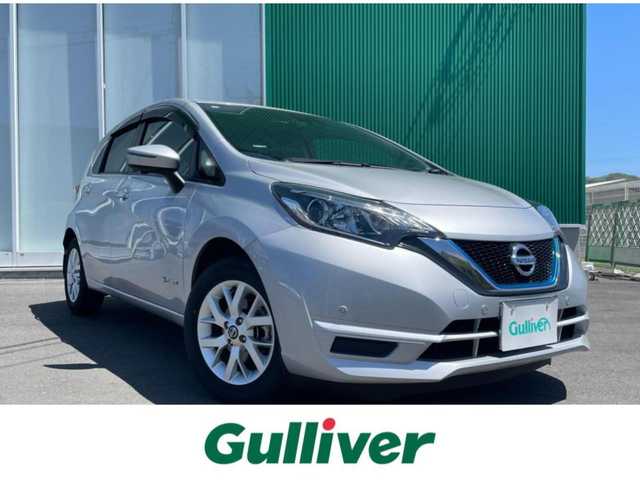 日産 ノート e－パワー X Vセレクション 岡山県 2019(令1)年 1.3万km ブリリアントシルバー 純正ナビ MM319D-W/フルセグTV、CD、DVD、BT、AM、FM/バックカメラ/衝突被害軽減システム/横滑り防止装置/ETC/ドライブレコーダー/オートライト/ウィンカーミラー/電動格納ミラー/純正アルミホイール/アラウンドビューモニター/スマートルームミラー/プッシュスタート/スマートキー/フロアマット/ドアバイザー