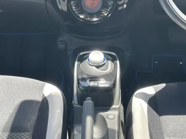 日産 ノート e－パワー X Vセレクション 岡山県 2019(令1)年 1.3万km ブリリアントシルバー 純正ナビ MM319D-W/フルセグTV、CD、DVD、BT、AM、FM/バックカメラ/衝突被害軽減システム/横滑り防止装置/ETC/ドライブレコーダー/オートライト/ウィンカーミラー/電動格納ミラー/純正アルミホイール/アラウンドビューモニター/スマートルームミラー/プッシュスタート/スマートキー/フロアマット/ドアバイザー
