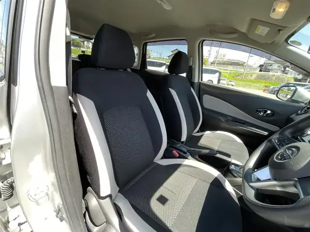 日産 ノート e－パワー X Vセレクション 岡山県 2019(令1)年 1.3万km ブリリアントシルバー 純正ナビ MM319D-W/フルセグTV、CD、DVD、BT、AM、FM/バックカメラ/衝突被害軽減システム/横滑り防止装置/ETC/ドライブレコーダー/オートライト/ウィンカーミラー/電動格納ミラー/純正アルミホイール/アラウンドビューモニター/スマートルームミラー/プッシュスタート/スマートキー/フロアマット/ドアバイザー