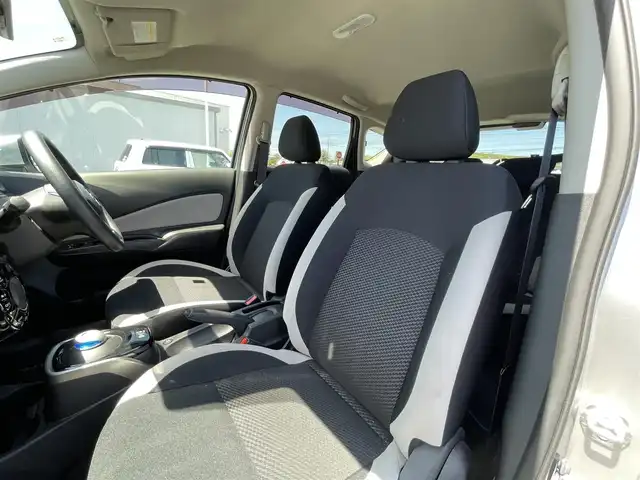日産 ノート e－パワー X Vセレクション 岡山県 2019(令1)年 1.3万km ブリリアントシルバー 純正ナビ MM319D-W/フルセグTV、CD、DVD、BT、AM、FM/バックカメラ/衝突被害軽減システム/横滑り防止装置/ETC/ドライブレコーダー/オートライト/ウィンカーミラー/電動格納ミラー/純正アルミホイール/アラウンドビューモニター/スマートルームミラー/プッシュスタート/スマートキー/フロアマット/ドアバイザー