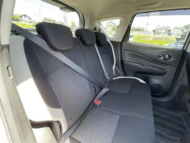 日産 ノート e－パワー X Vセレクション 岡山県 2019(令1)年 1.3万km ブリリアントシルバー 純正ナビ MM319D-W/フルセグTV、CD、DVD、BT、AM、FM/バックカメラ/衝突被害軽減システム/横滑り防止装置/ETC/ドライブレコーダー/オートライト/ウィンカーミラー/電動格納ミラー/純正アルミホイール/アラウンドビューモニター/スマートルームミラー/プッシュスタート/スマートキー/フロアマット/ドアバイザー