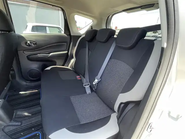 日産 ノート e－パワー X Vセレクション 岡山県 2019(令1)年 1.3万km ブリリアントシルバー 純正ナビ MM319D-W/フルセグTV、CD、DVD、BT、AM、FM/バックカメラ/衝突被害軽減システム/横滑り防止装置/ETC/ドライブレコーダー/オートライト/ウィンカーミラー/電動格納ミラー/純正アルミホイール/アラウンドビューモニター/スマートルームミラー/プッシュスタート/スマートキー/フロアマット/ドアバイザー