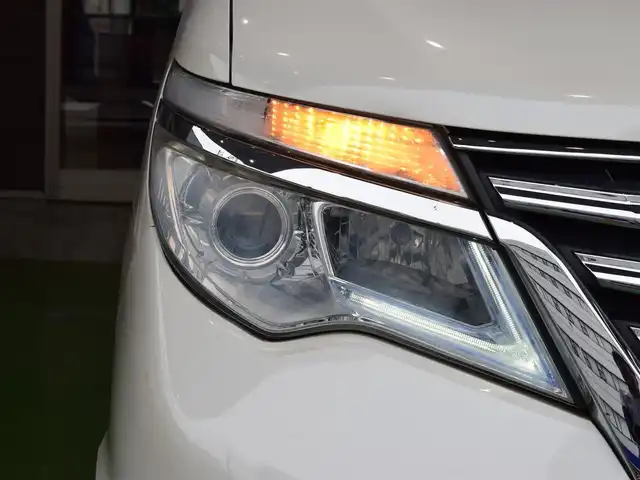 日産 セレナ ハイウェイS G S HV Aセーフ 神奈川県 2015(平27)年 5.8万km ブリリアントホワイトパール ワンオーナー/新車時保証書あり/純正HDDナビ/・AM/FM/CD/DVD/SD/BT/AUX//・フルセグ/・全周囲カメラ/両側電動スライドドア/フィリップダウンモニター/衝突軽減ブレーキ/レーンキープアシスト/電動格納ミラー/クルーズコントロール/コーナーセンサー/ウォークスルー/オートライト/HIDヘッドライト/フォグランプ/ウインカーミラー/サンシェード/ビルトインETC/純正マット/スマートキー/スペアキー/プッシュスタート