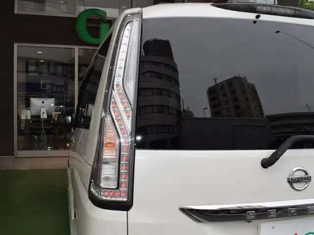 日産 セレナ ハイウェイS G S HV Aセーフ 神奈川県 2015(平27)年 5.8万km ブリリアントホワイトパール ワンオーナー/新車時保証書あり/純正HDDナビ/・AM/FM/CD/DVD/SD/BT/AUX//・フルセグ/・全周囲カメラ/両側電動スライドドア/フィリップダウンモニター/衝突軽減ブレーキ/レーンキープアシスト/電動格納ミラー/クルーズコントロール/コーナーセンサー/ウォークスルー/オートライト/HIDヘッドライト/フォグランプ/ウインカーミラー/サンシェード/ビルトインETC/純正マット/スマートキー/スペアキー/プッシュスタート