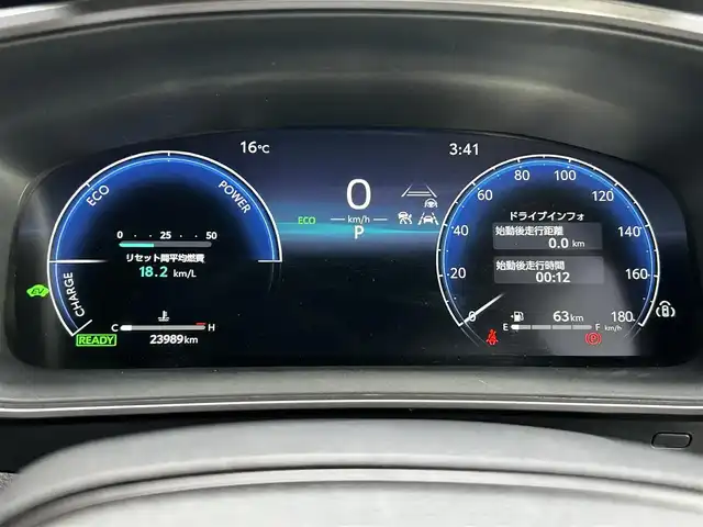 トヨタ カローラツーリング ハイブリッド ダブルバイビー 青森県 2024(令6)年 2.4万km アティチュードブラックマイカ ワンオーナー/4WD/10.5インチ純正ディスプレイオーディオ(ナビ)/(BT/フルセグ/AppleCarPlay/AndroidAuto)/ハーフレザーシート/純正エンジンスターター/寒冷地仕様/トヨタセーフティセンス/・プリクラッシュセーフティ/・レーダークルーズコントロール/・オートマチックハイビーム/・レーンディパーチャーアラート/・レーントレーシングアシスト/・ロードサインアシスト/オートライト/LEDヘッドライト/バックカメラ/ビルトインETC2.0/スペアキー/ヘッドライトレベライザー/記録簿(R7)/新車時保証書/取扱説明書