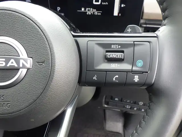日産 セレナ ハイウェイスター V 千葉県 2023(令5)年 2.7万km プリズムホワイト エマージェンシーブレーキ/プロパイロット/インテリジェントクルーズコントロール/インテリジェントルームミラー/ハンズフリー両側パワースライドドア/純正コネクトナビ/地デジTV/【Bluetooth接続】/アラウンドビューモニター/ドライブレコーダー/革巻きステアリング/ステアリングスイッチ/パドルシフト/ETC/LEDヘッドライト/コーナーセンサー/純正16インチアルミホイル/サイド/カーテンエアバッグ/インテリジェントキー