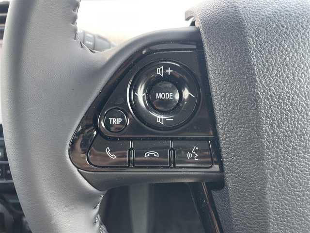 トヨタ プリウス SセーフティプラスⅡ 滋賀県 2022(令4)年 0.9万km グレーメタリック 純正ディスプレイオーディオ/・Bluetooth/・フルセグ/・Apple Carpley/衝突軽減ブレーキ/車線逸脱警報/レーダークルーズコントロール/脇見センサー/ブラインドスポットモニター/パノラミックビューモニター/ドライブレコーダー/ETC/100V電源/LEDオートライト/オートハイビーム/フォグ/USB/ドアバイザー/プッシュスタート