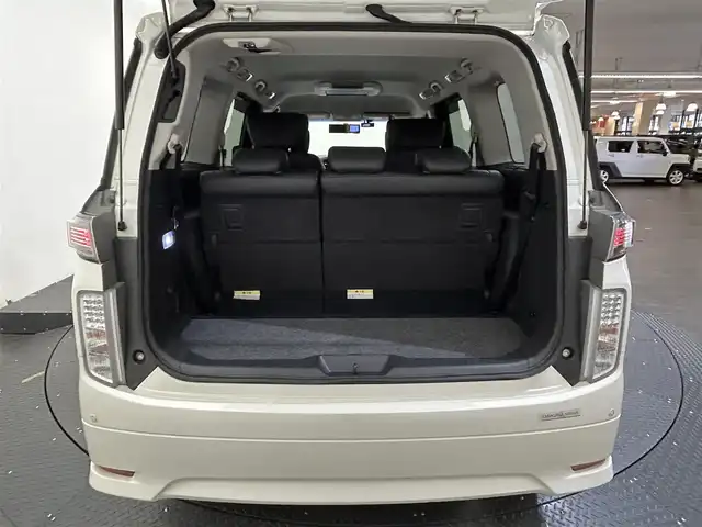 日産 エルグランド 250HWS アーバンクロム 愛媛県 2015(平27)年 4.2万km ブリリアントホワイトパール ・純正ナビ/(フルセグ/CD/DVD/BT)/・全方位カメラ/・クルーズコントロール/・パワーバックドア/・両側パワースライドドア/・フリップダウンモニター/・前後ドライブレコーダー/・純正18インチアルミホイール/・純正フロアマット/・ビルトインETC/・ステアリングリモコン/・ドアバイザー