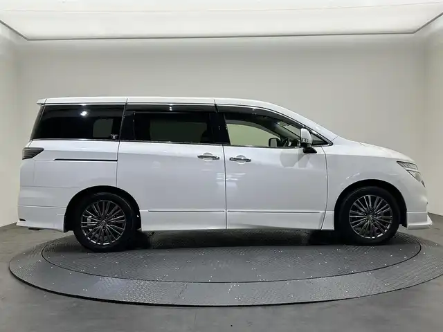 日産 エルグランド 250HWS アーバンクロム 愛媛県 2015(平27)年 4.2万km ブリリアントホワイトパール ・純正ナビ/(フルセグ/CD/DVD/BT)/・全方位カメラ/・クルーズコントロール/・パワーバックドア/・両側パワースライドドア/・フリップダウンモニター/・前後ドライブレコーダー/・純正18インチアルミホイール/・純正フロアマット/・ビルトインETC/・ステアリングリモコン/・ドアバイザー
