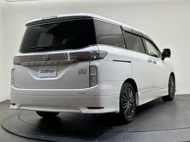 日産 エルグランド 250HWS アーバンクロム 愛媛県 2015(平27)年 4.2万km ブリリアントホワイトパール ・純正ナビ/(フルセグ/CD/DVD/BT)/・全方位カメラ/・クルーズコントロール/・パワーバックドア/・両側パワースライドドア/・フリップダウンモニター/・前後ドライブレコーダー/・純正18インチアルミホイール/・純正フロアマット/・ビルトインETC/・ステアリングリモコン/・ドアバイザー