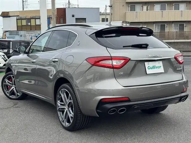 マセラティ レヴァンテ グランスポーツ 千葉県 2021(令3)年 3.4万km GRIGIO 4WD/衝突軽減ブレーキ/アダプティブクルーズコントロール/サンルーフ/ルーフレール/純正ナビ/360°カメラ/AM/FM/BT/AUX/フルセグTV/harmankardonスピーカー/ビルトインETC/MTモード付AT/エアサス/本革巻きステアリング/パドルシフト/前方ドライブレコーダー/レザーシート/パワーシート/全席シートヒーター/純正フロアマット/レヴァンテ専用社外フロアマット+ラゲッジマット付き/スマートキー/スペアキー/保証書・取説
