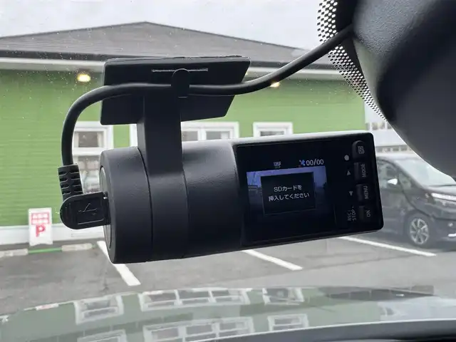 マセラティ レヴァンテ グランスポーツ 千葉県 2021(令3)年 3.4万km GRIGIO 4WD/衝突軽減ブレーキ/アダプティブクルーズコントロール/サンルーフ/ルーフレール/純正ナビ/360°カメラ/AM/FM/BT/AUX/フルセグTV/harmankardonスピーカー/ビルトインETC/MTモード付AT/エアサス/本革巻きステアリング/パドルシフト/前方ドライブレコーダー/レザーシート/パワーシート/全席シートヒーター/純正フロアマット/レヴァンテ専用社外フロアマット+ラゲッジマット付き/スマートキー/スペアキー/保証書・取説