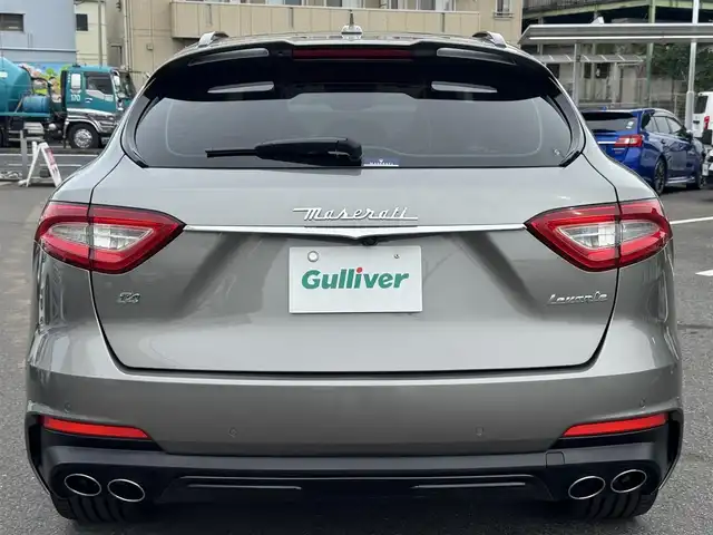 マセラティ レヴァンテ グランスポーツ 千葉県 2021(令3)年 3.4万km GRIGIO 4WD/衝突軽減ブレーキ/アダプティブクルーズコントロール/サンルーフ/ルーフレール/純正ナビ/360°カメラ/AM/FM/BT/AUX/フルセグTV/harmankardonスピーカー/ビルトインETC/MTモード付AT/エアサス/本革巻きステアリング/パドルシフト/前方ドライブレコーダー/レザーシート/パワーシート/全席シートヒーター/純正フロアマット/レヴァンテ専用社外フロアマット+ラゲッジマット付き/スマートキー/スペアキー/保証書・取説