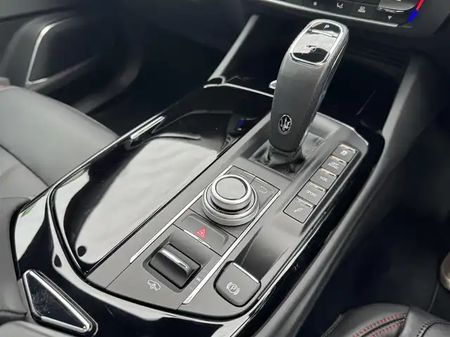 マセラティ レヴァンテ グランスポーツ 千葉県 2021(令3)年 3.4万km GRIGIO 4WD/衝突軽減ブレーキ/アダプティブクルーズコントロール/サンルーフ/ルーフレール/純正ナビ/360°カメラ/AM/FM/BT/AUX/フルセグTV/harmankardonスピーカー/ビルトインETC/MTモード付AT/エアサス/本革巻きステアリング/パドルシフト/前方ドライブレコーダー/レザーシート/パワーシート/全席シートヒーター/純正フロアマット/レヴァンテ専用社外フロアマット+ラゲッジマット付き/スマートキー/スペアキー/保証書・取説