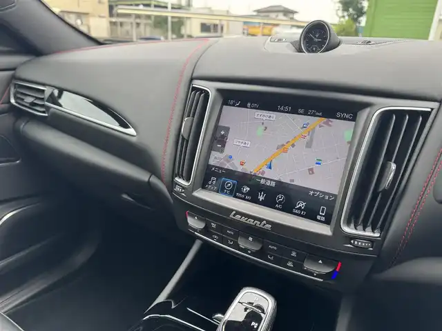 マセラティ レヴァンテ グランスポーツ 千葉県 2021(令3)年 3.4万km GRIGIO 4WD/衝突軽減ブレーキ/アダプティブクルーズコントロール/サンルーフ/ルーフレール/純正ナビ/360°カメラ/AM/FM/BT/AUX/フルセグTV/harmankardonスピーカー/ビルトインETC/MTモード付AT/エアサス/本革巻きステアリング/パドルシフト/前方ドライブレコーダー/レザーシート/パワーシート/全席シートヒーター/純正フロアマット/レヴァンテ専用社外フロアマット+ラゲッジマット付き/スマートキー/スペアキー/保証書・取説