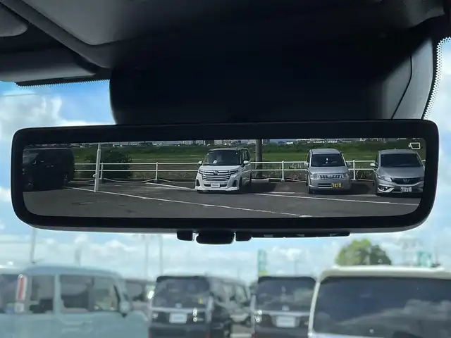 トヨタ ランドクルーザー ２５０ VX 佐賀県 2024(令6)年 0.2万km プラチナホワイトパールマイカ ワンオーナー/チルト＆スライド電動ムーンルーフ/黒革シート/純正12.3インチディスプレイオーディオ(ナビ機能/前後ドライブレコーダー機能付)/・フルセグTV/AM/FM/USB/HDMI/Bluetooth/パノラミックビューモニター/ビルトインETC2.0/デジタルインナーミラー/パワーバックドア(予約ロック機能)/電子パーキングブレーキ/・AUTO HOLD機能/後席エアコン/D席パワーシート/DN席シートヒーター/シートベンチレーション/革巻きステアリング/ステアリングヒーター/ステアリングリモコン/純正18インチアルミホイール/純正LEDヘッドライト/・オートマチックハイビーム/純正LEDフォグランプ/リヤフォグランプ/純正フロアマット/純正ドアバイザ―/新車保証書/スペアキー１本/トヨタセーフティセンス/・レーダークルーズコントロール/・レーンディパーチャーアラート/・ブラインドスポットモニター/・プリクラッシュセーフティ/・プロアクティブドライビングアシスト/・クリアランスソナー/・リヤクロストラフィックアラート/・ロードサインアシスト/・安心降車アシスト