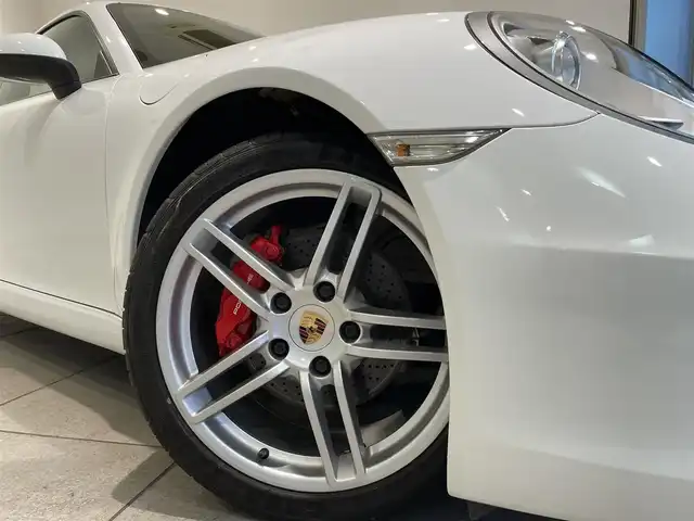 ポルシェ ９１１ カレラ 愛知県 2013(平25)年 1.4万km ピュアホワイト カレラレッド／レザーインテリア　/スポーツデザインステアリング　/シートヒーター　/ＰＤＬＳ　/電動格納ミラー/カラークレスト　/純正ナビ　/バックカメラ　/Ｂｌｕｅｔｏｏｔｈ　/フルセグＴＶ　/オートライト　/ＥＴＣ/パワーシート/アイドリングストップ