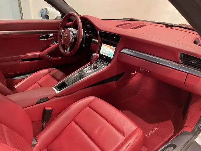 ポルシェ ９１１ カレラ 愛知県 2013(平25)年 1.4万km ピュアホワイト カレラレッド／レザーインテリア　/スポーツデザインステアリング　/シートヒーター　/ＰＤＬＳ　/電動格納ミラー/カラークレスト　/純正ナビ　/バックカメラ　/Ｂｌｕｅｔｏｏｔｈ　/フルセグＴＶ　/オートライト　/ＥＴＣ/パワーシート/アイドリングストップ
