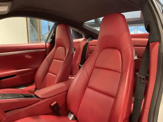 ポルシェ ９１１ カレラ 愛知県 2013(平25)年 1.4万km ピュアホワイト カレラレッド／レザーインテリア　/スポーツデザインステアリング　/シートヒーター　/ＰＤＬＳ　/電動格納ミラー/カラークレスト　/純正ナビ　/バックカメラ　/Ｂｌｕｅｔｏｏｔｈ　/フルセグＴＶ　/オートライト　/ＥＴＣ/パワーシート/アイドリングストップ